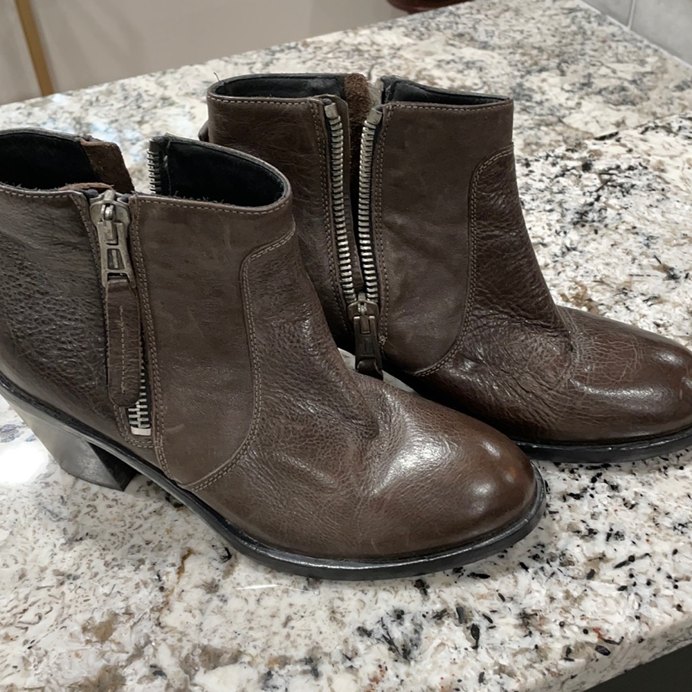 275Central distressed brown all leather ankle boot High quality boot.